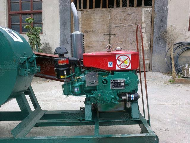 多功能秸稈揉搓機的4個刀片均采用優質彈（dàn）簧鋼，刀刃鋒利