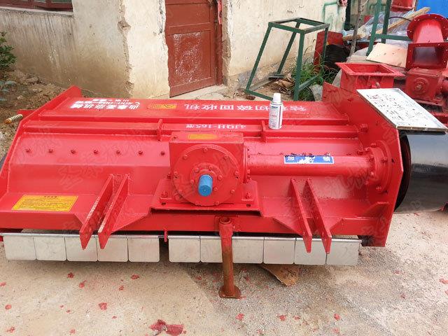 行走（zǒu）式秸稈回收機體積（jī）小、重量輕、方便操作