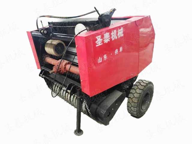 牧草收割打捆機運作效率高，使用方便（biàn）簡單而且不（bú）受地域的限製