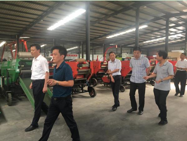 企業（yè）張誌強（qiáng）經理，黨支部楊孔翔書記陪同（tóng）。