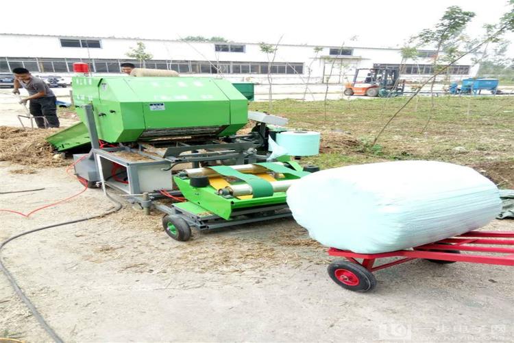 打捆包（bāo）膜一體機