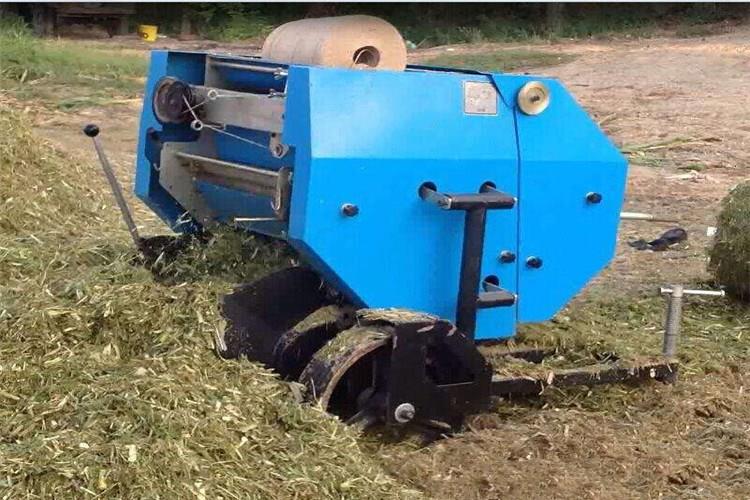 實際操作新型青貯打捆機