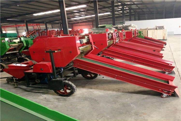 青貯打捆機主要由鋁輥組（zǔ）織及牽引有些、進料組（zǔ）織（zhī）、主傳動組織（zhī）、繞線捆（kǔn）紮組織、安全（quán）防護罩組織等