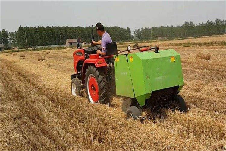 我們在（zài）使用秸稈打捆機的時候，要注意保持秸稈打捆機的清潔度，要注意防止灰（huī）塵、棉紗等雜物（wù）進入到（dào）油箱中