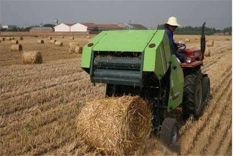 秸稈打捆機每工作10個小時應（yīng）向（xiàng）壓料輪和主軸軸承加注一次潤滑油（yóu）